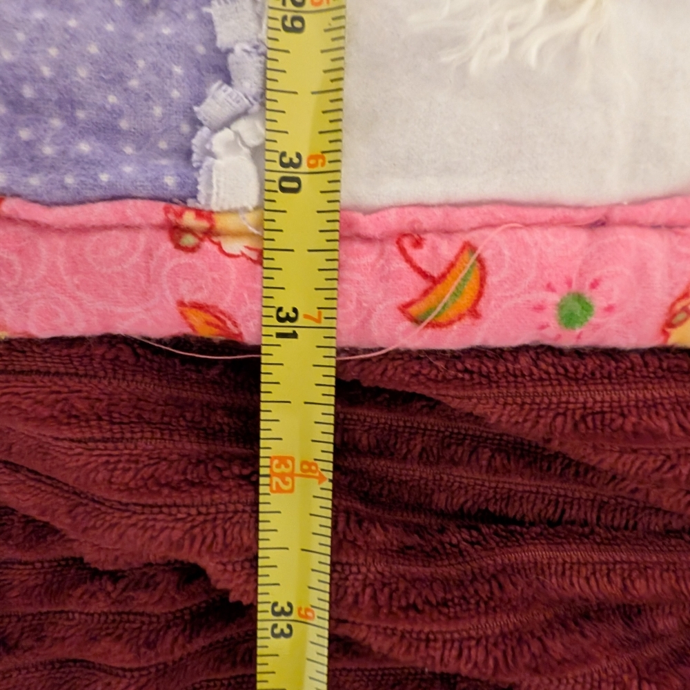 Adorable handmade quilt - Picture 3 of 7